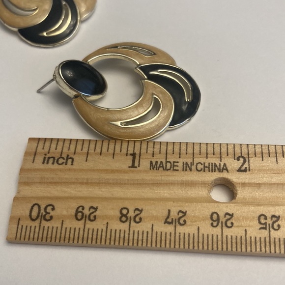 Retro Enamel Silver Tone Earrings - Picture 11 of 14